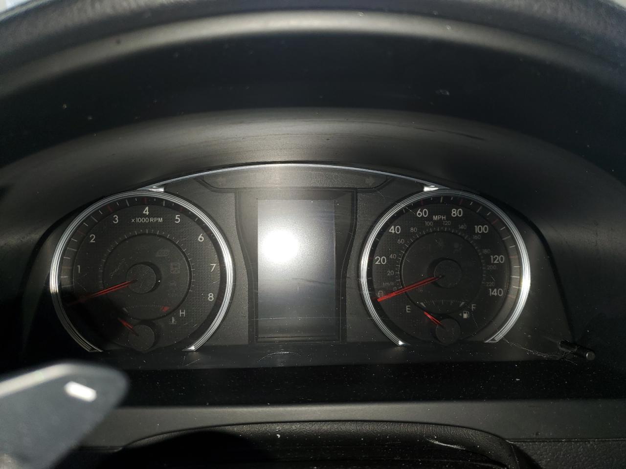 Toyota Camry Le Image 11