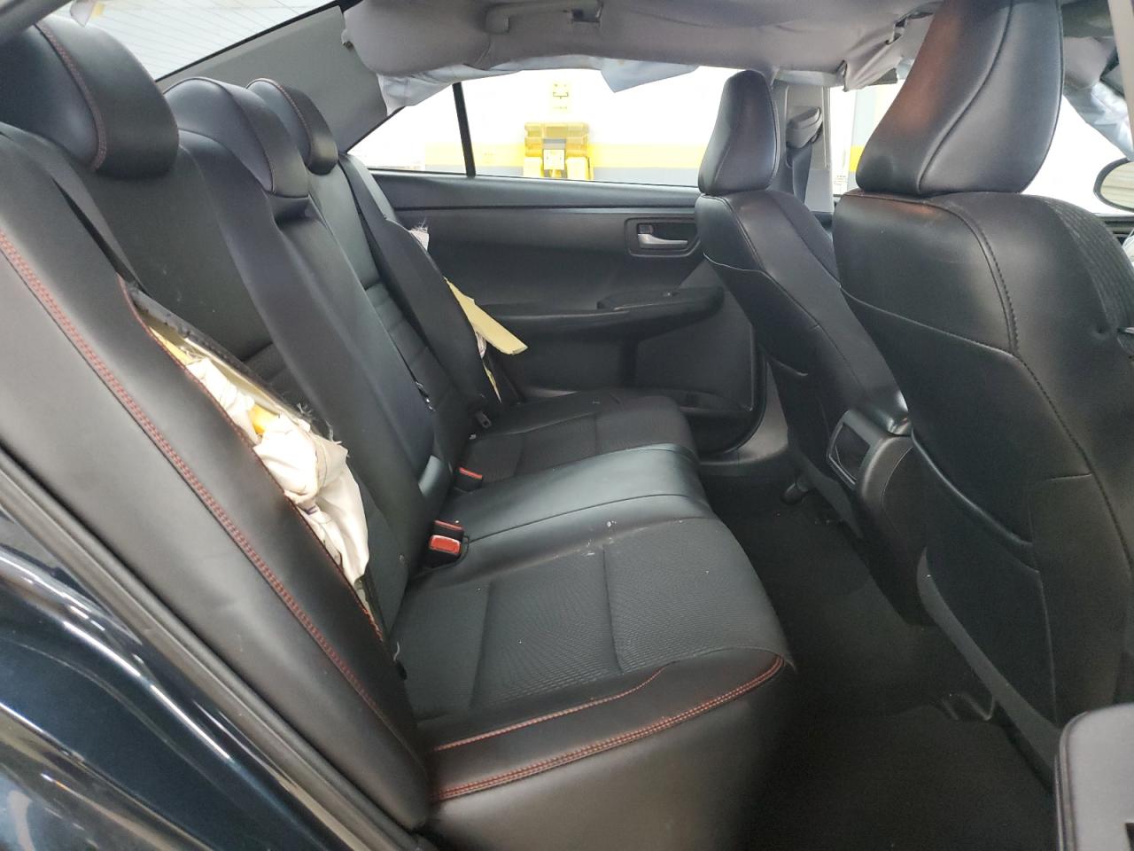 Toyota Camry Le Image 9