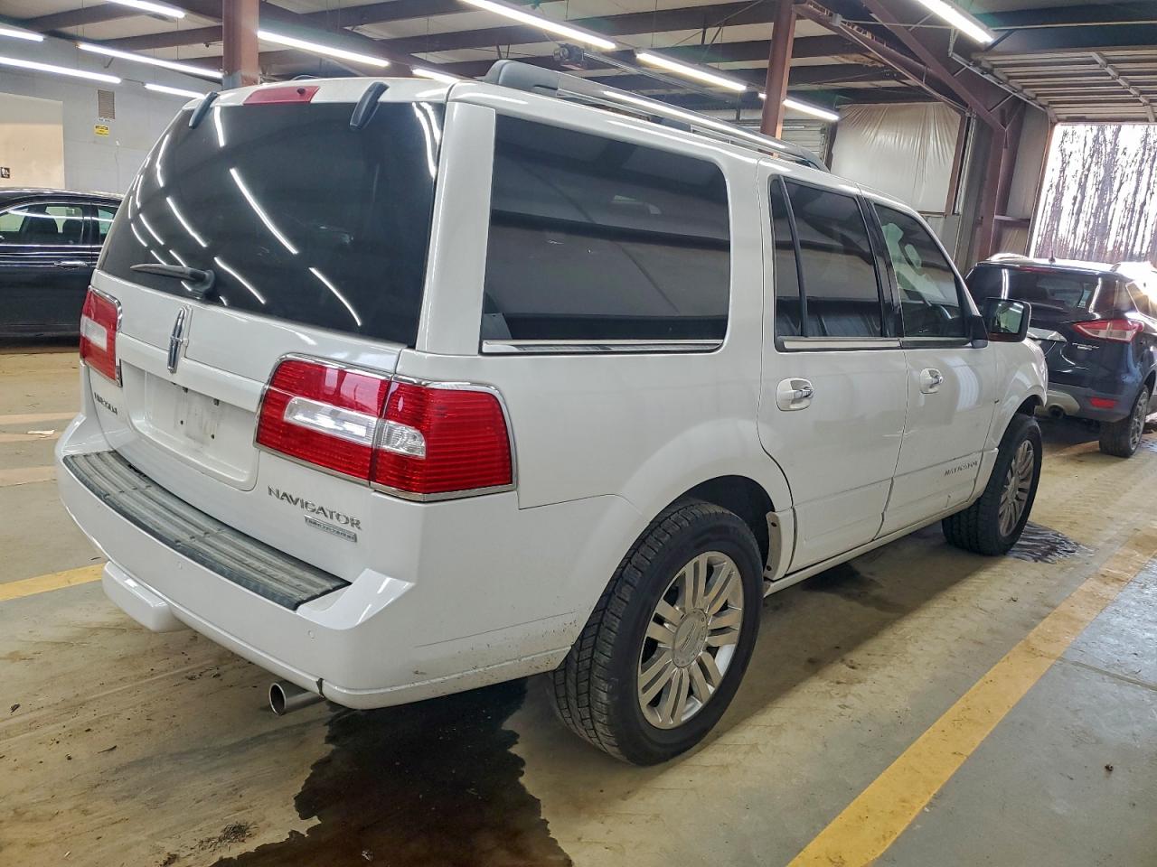 Lincoln Navigator Image 6