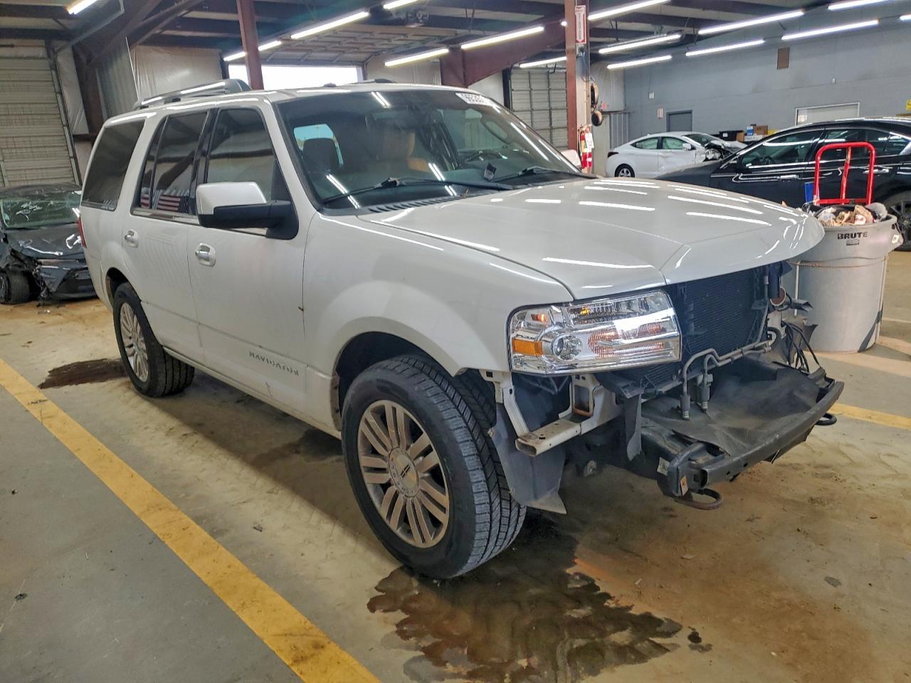 Lincoln Navigator Image 2