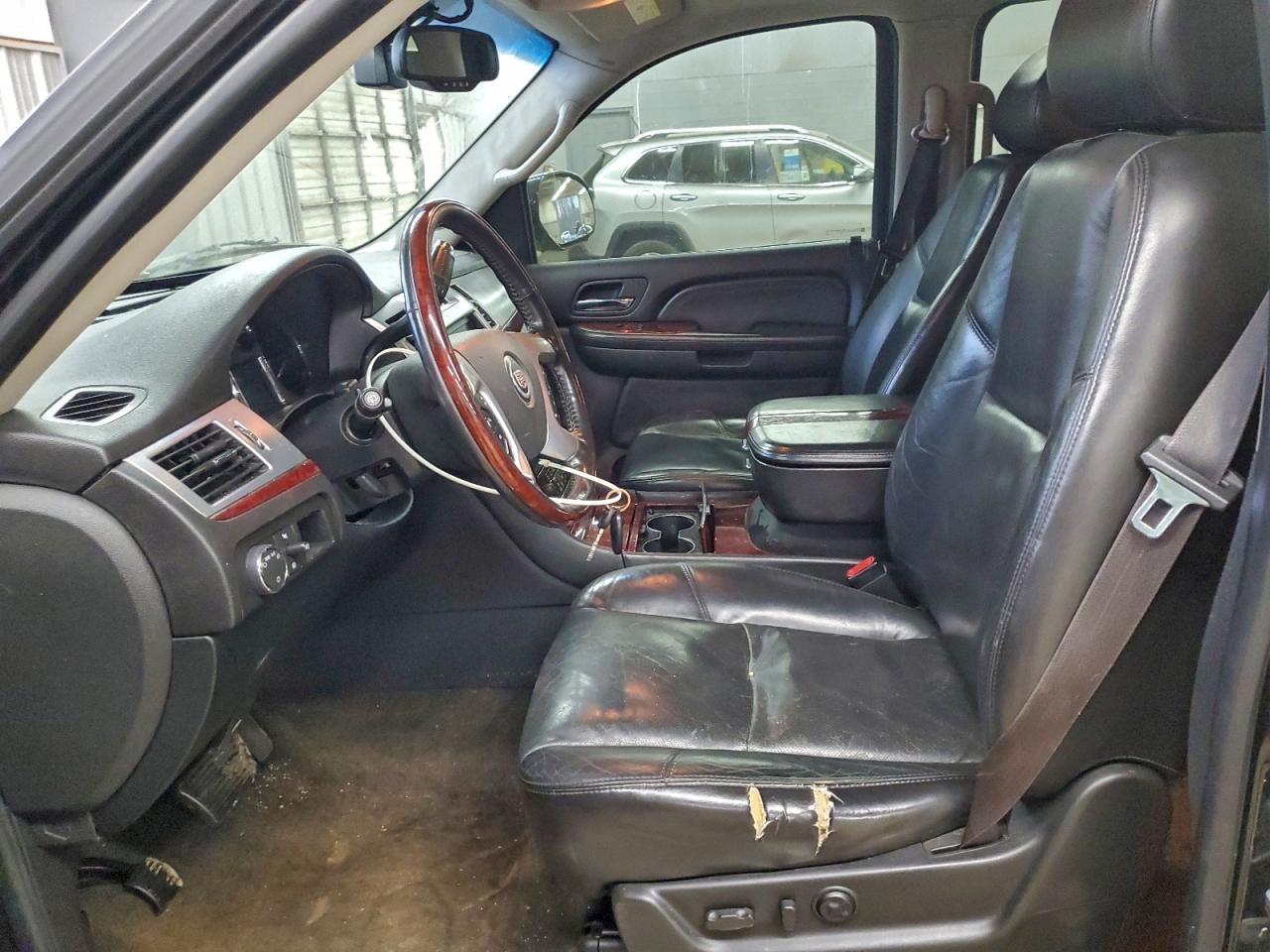 Cadillac Escalade Esv Image 11