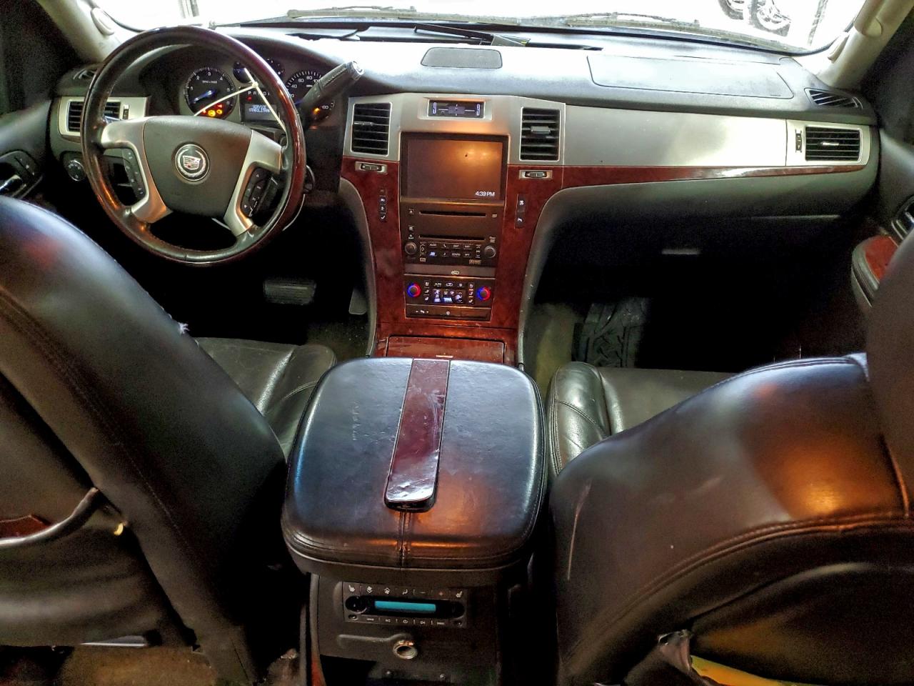 Cadillac Escalade Esv Image 8