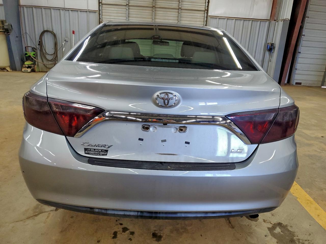 Toyota Camry Le Image 3