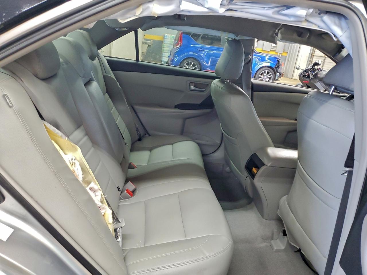 Toyota Camry Le Image 8