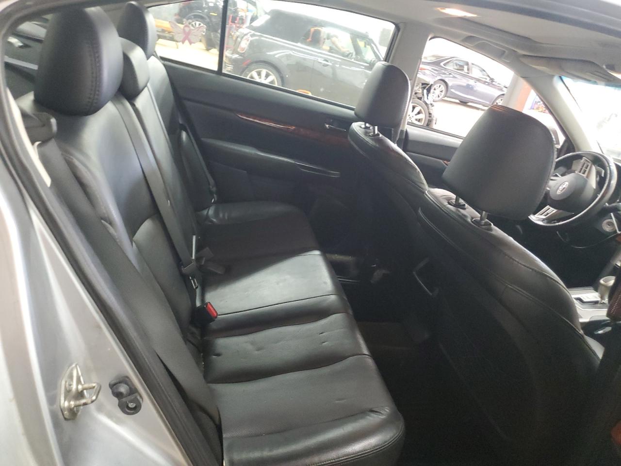 Subaru Legacy 2.5i Limited Image 11