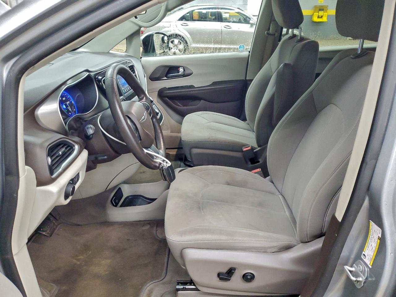 Chrysler Minivan Lx Image 6