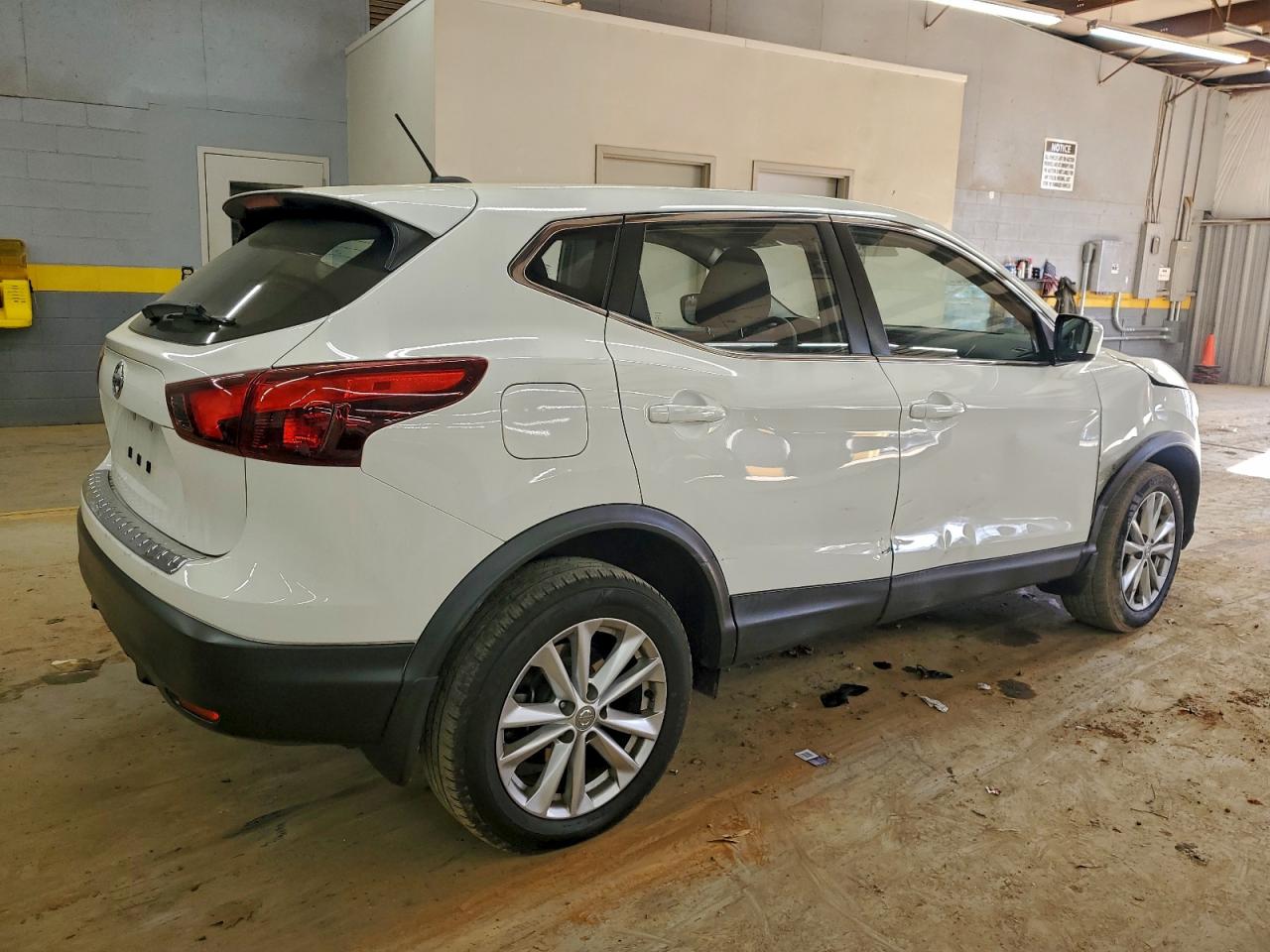 Nissan Rogue S Image 3