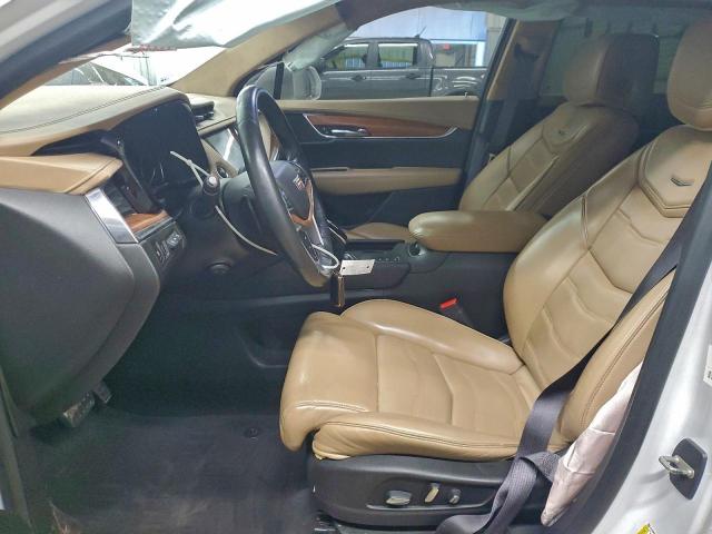 Cadillac XT5 Platinum Image 2