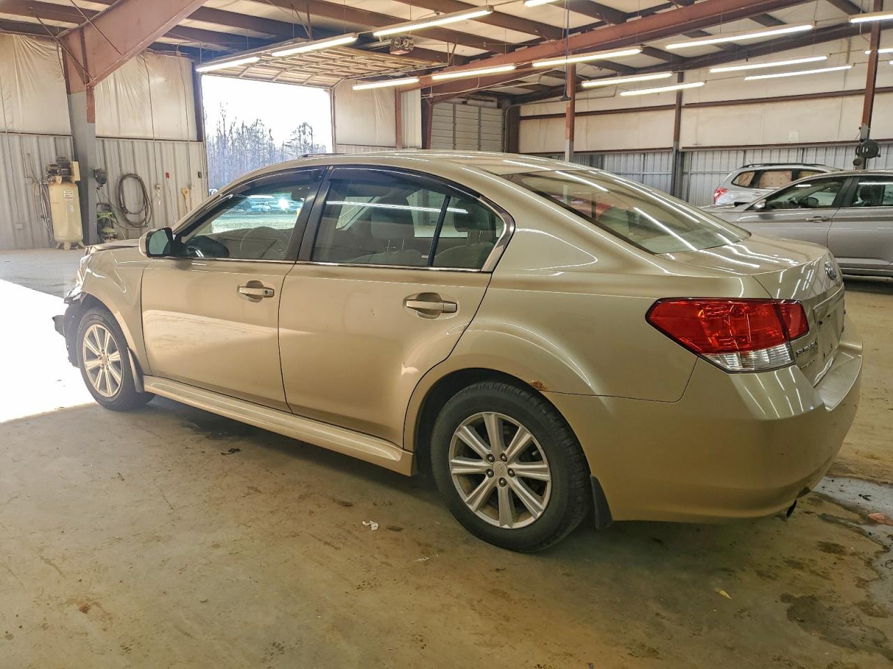 Subaru Legacy 2.5i Premium Image 6
