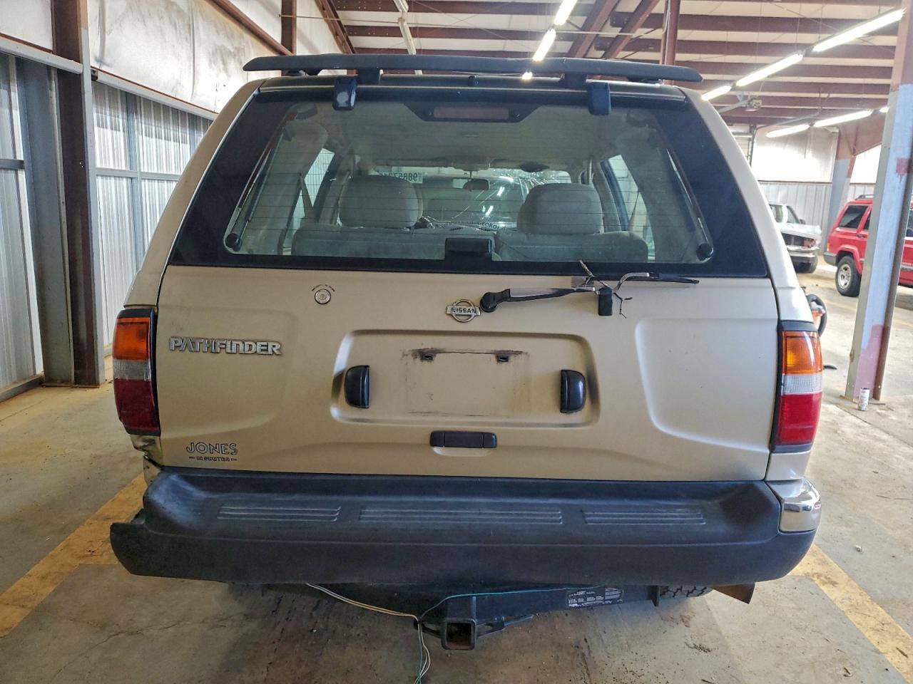 Nissan Pathfinder Xe Image 7