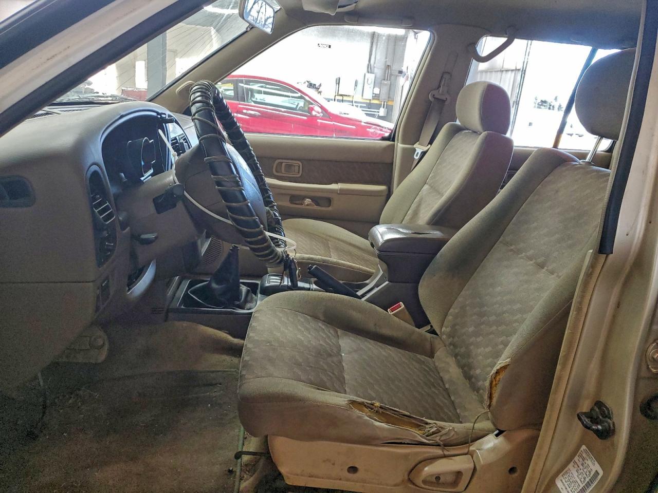 Nissan Pathfinder Xe Image 3