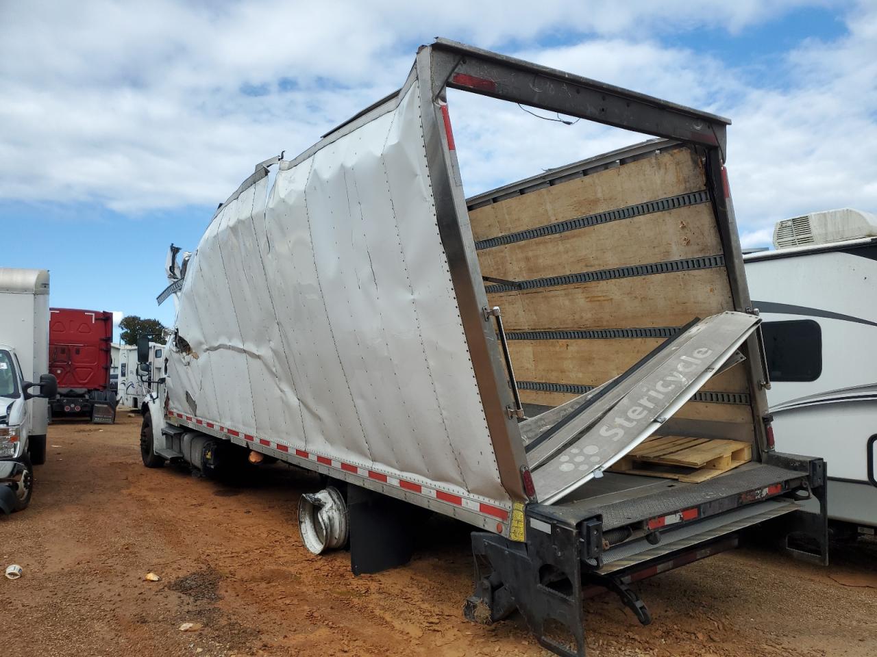 Freightliner M2 106 Medium Duty 106 Medium Duty Image 5