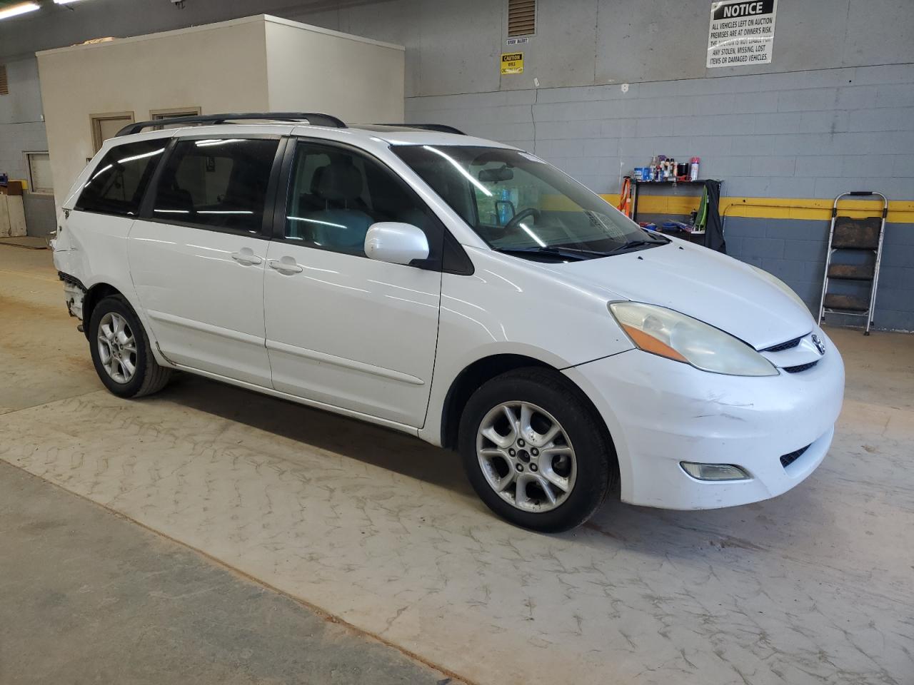 Toyota Sienna Xle Image 11