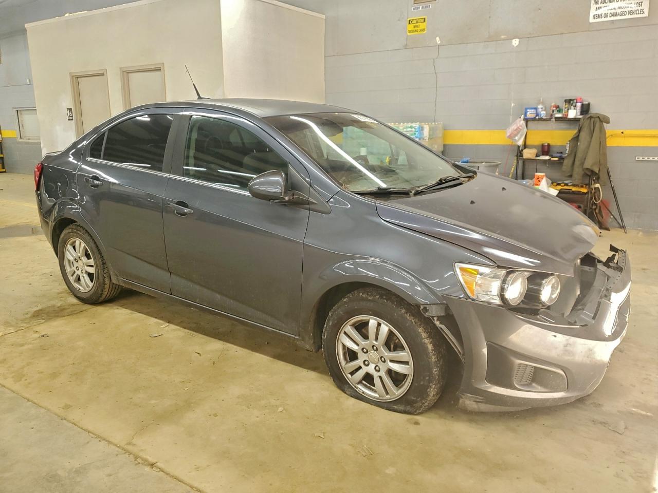 Chevrolet Sonic Lt Image 4