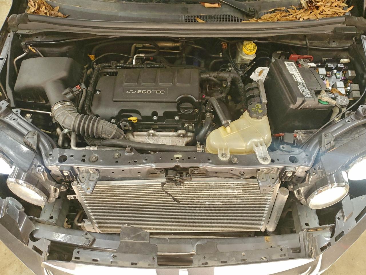 Chevrolet Sonic Lt Image 12