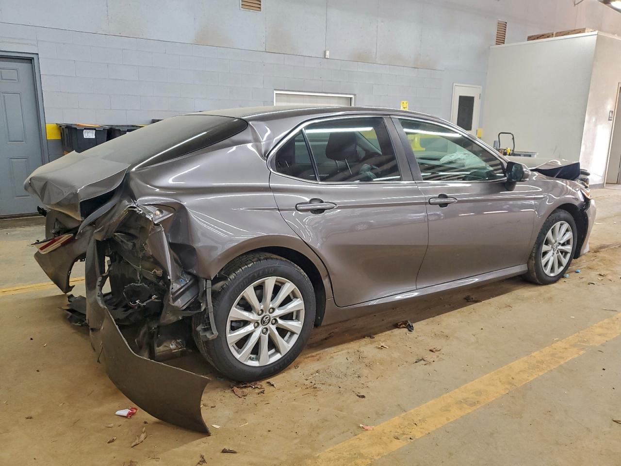 Toyota Camry L Image 5