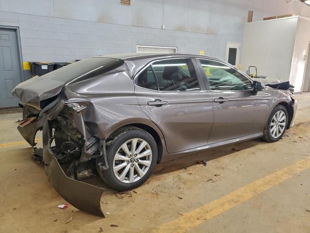 Toyota Camry L Image 5