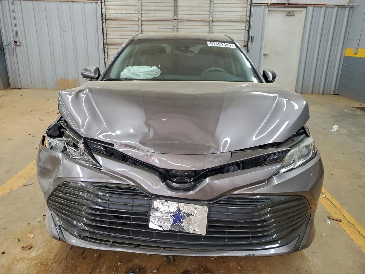 Toyota Camry L Image 12