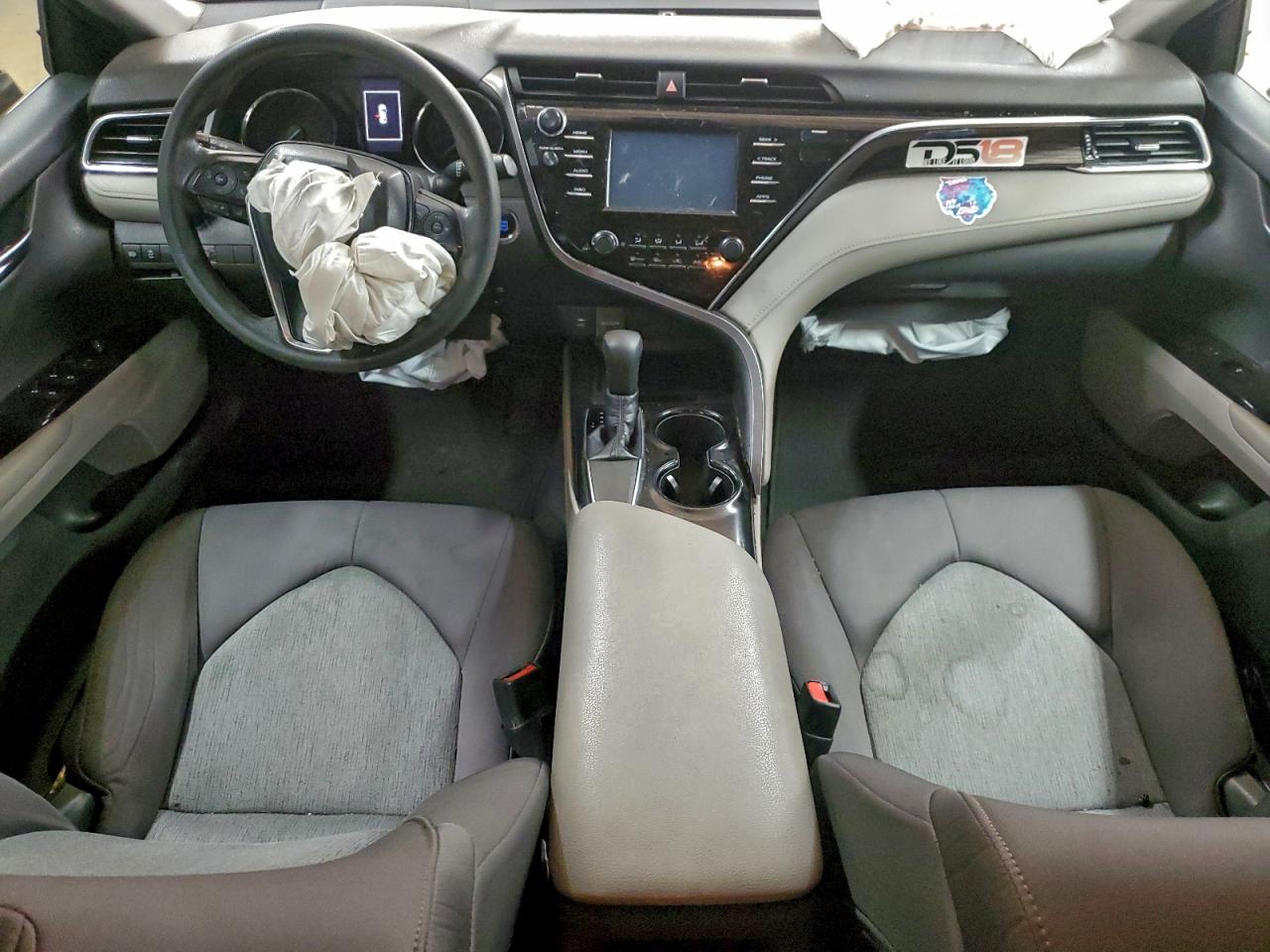 Toyota Camry L Image 11