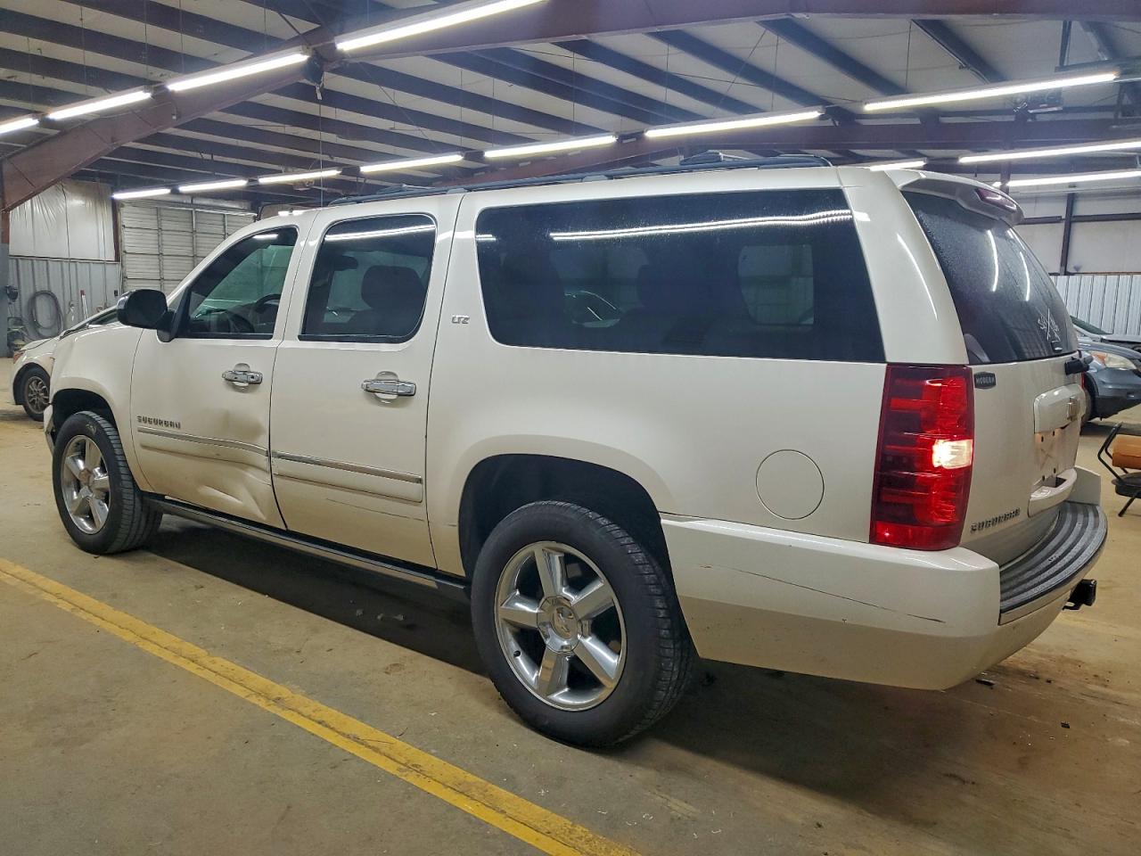 Chevrolet Suburban K1500 Ltz Image 13