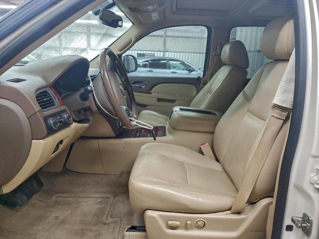 Chevrolet Suburban K1500 Ltz Image 6