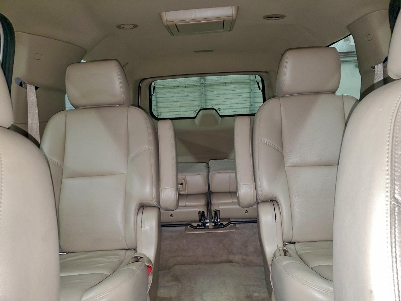 Chevrolet Suburban K1500 Ltz Image 3